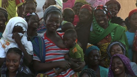 Das Theater von EDM erzaehlt ueber unerbittliche Ehemaenner, welche die Gefahren von harter Arbeit waehrend einer Schwangerschaft nicht kannten. 